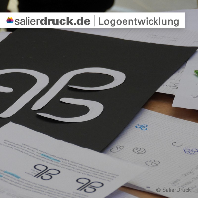 Das visuelle Probieren hilft bei der Logoentwicklung ungemein.